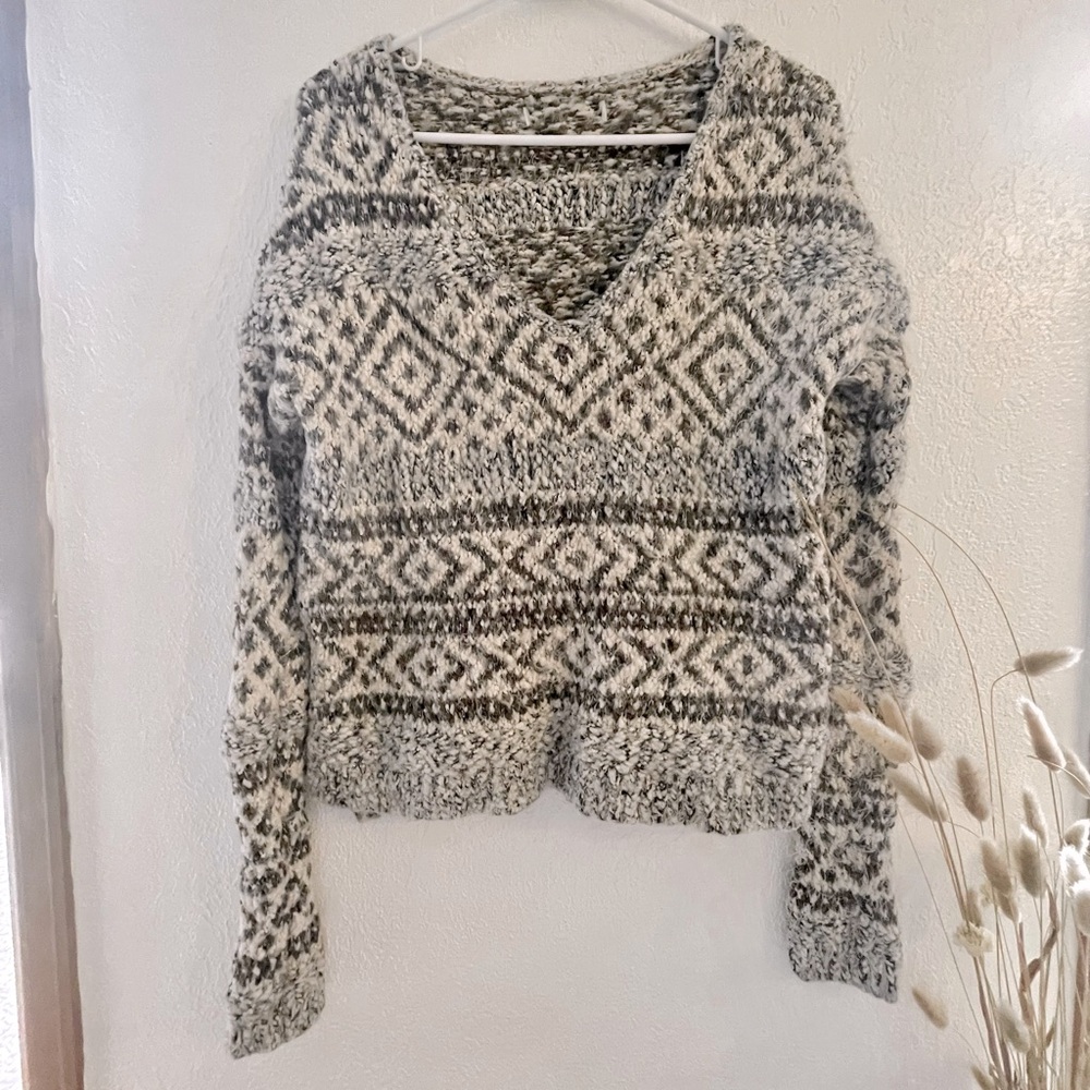 Abercrombie // Soft Aztec V Neck Pull Over Sweater in Taupe